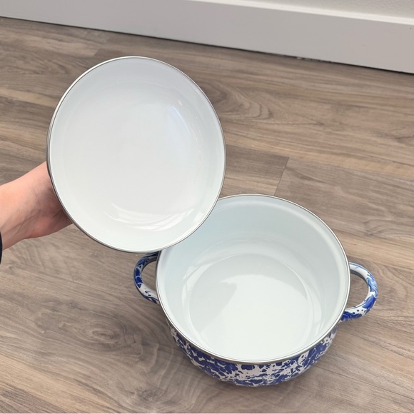 Golden Rabbit | Cobalt Swirl Dutch Oven - Picture 3 of 4